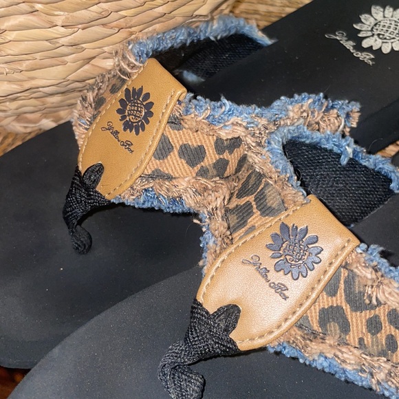 Yellow box - Picture 2 of 6